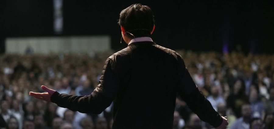 You are currently viewing Public Speaking Mastery: 10 Proven Ways to Boost Confidence and Inspire Your Audience